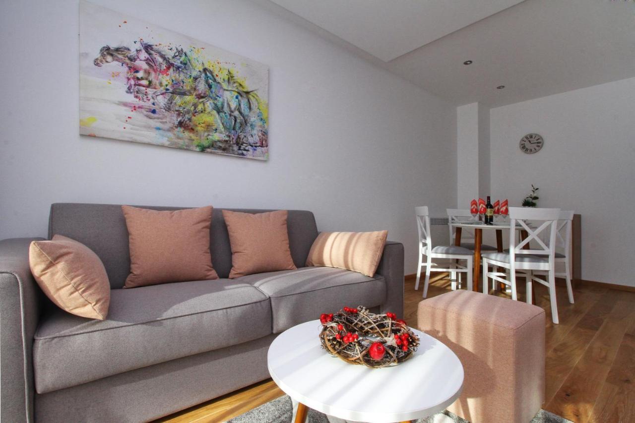 Time Out Lux Apartmani ズラティボール エクステリア 写真