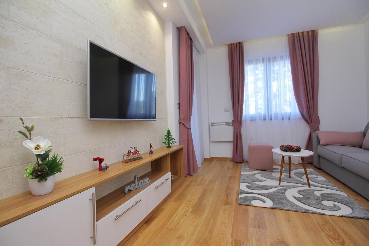 Time Out Lux Apartmani ズラティボール エクステリア 写真